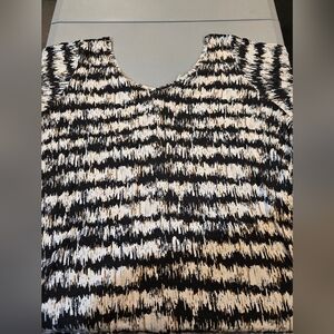 Lane Bryant Black and Cream Swing Tee (5c42)